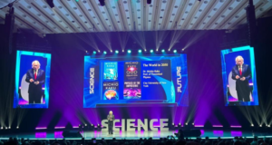 Brașoveanca Timea Lőrincz, la întâlnirea istorică cu celebrul om de știință Michio Kaku: „O parte din munca mea la proiectul de cercetare cu care am câștigat în 2022 la concursul NSS Space Settlement Contest, sub egida NASA, se datorează și creațiilor sale din care m-am inspirat”