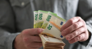 Când datoria publică a României bate record după record, un fost angajat ROMATSA a primit 532.000 de euro drept primă de pensionare