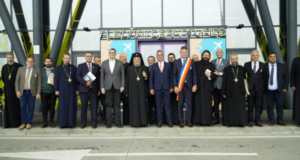 Mitropolitul Ardealului, Înaltpreasfințitul Laurențiu, a binecuvântat Capela Aeroportului Brașov-Ghimba și a oficiat Sfânta Liturghie la Biserica „Sfinții Apostoli Petru și Pavel” Ghimbav