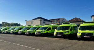 Consiliul Județean Sibiu investește în 13 microbuze electrice pentru elevi