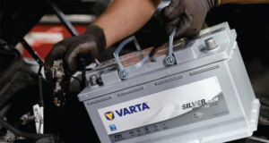 Varta Microbattery, care are o fabrică la Braşov, a obţinut afaceri de 427 de milioane de lei în 2023 şi a intrat pe pierdere