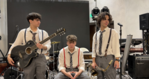 Trioul brașovean Acoustic Boyz concertează la Sibiu de Ziua Internațională a Voluntarilor