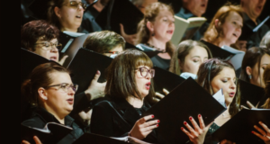 Concert festiv de sărbători la Teatrul „Tamási Áron” din Sfântu Gheorghe