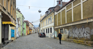 Brașovenii de pe strada Postăvarului vor avea locuri de parcare
