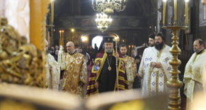 Slujire arhierească la Biserica „Sfântul Nicolae” din Șcheii Brașovului (FOTO)