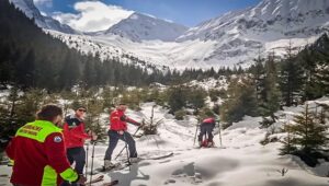 Sfaturi utile pentru practicanții off-piste în contextul riscului de avalanșă pentru a reduce riscurile și a preveni incidentele 2 salvamont 1