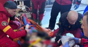 Intervenție cu elicopterul SMURD pe pârtia Clăbucet, după ce o persoană a căzut în râpă (FOTO)