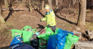 Continuă acțiunea de igienizare a Muntelui Tâmpa și Dealului Melcilor