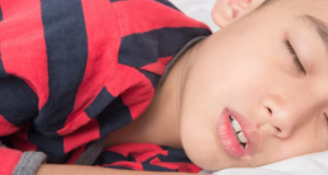 VIDEO. Copilul tău doarme cu gura deschisă? Obiceiul care duce tot mai mulți copii la ortodont!