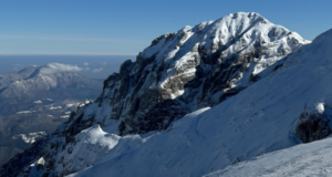 Risc crescut de avalanșă în Munții Bucegi! O avalanșă de placă s-a declanșat din Padina Crucii