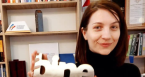 Ea este profesoara de biologie, din Făgăraș, care le predă elevilor despre dependențe și boli cu transmisie sexuală