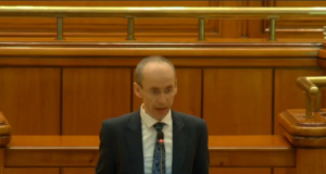 Deputat AUR, declarație controversată: „Fetițele primesc, în loc de păpuși obișnuite, păpuși prin care în loc să experimenteze rolul de mamă, experimentează un rol apropiat prostituției”