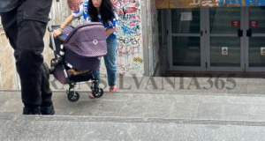 Pasaje de groază în Centrul Civic! Pericol pentru pietoni, coșmar pentru părinți și persoane cu dizabilități (FOTO)