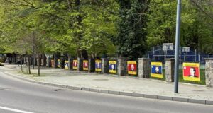 „Români de poveste” – Expoziție interactivă în parcul Dimitrie Ghica din Sinaia, între artă, tehnologie și inspirație