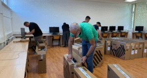 Noul an școlar le aduce elevilor brașoveni cele mai moderne dotări și echipamente în unitățile de învățământ