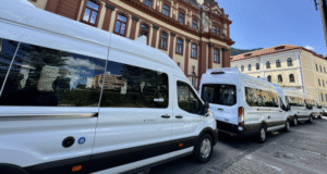 Peste 22,8 milioane de lei pentru elevii din Brașov! CJ cumpără 32 de microbuze electrice