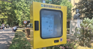 Trei defibrilatoare smart, instalate pe străzile din Sibiu (FOTO)