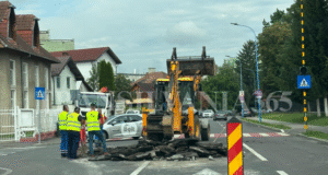 Au început lucrările de reparație pe Strada Mihai Viteazul, după surpările de ieri (FOTO)