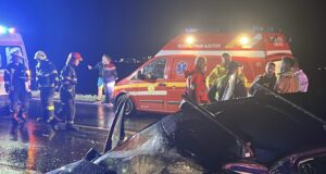 FOTO. Accident rutier grav pe DN13, la ieșirea din Rupea: patru victime, una încarcerată