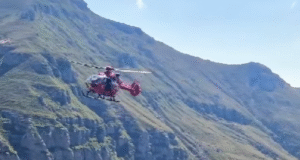 VIDEO. Turist israelian epuizat, scos din munți cu elicopterul SMURD Brașov