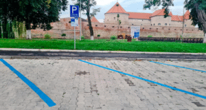 Parcări publice cu plată la Făgăraș! Vezi care sunt tarifele și modalitățile de plată