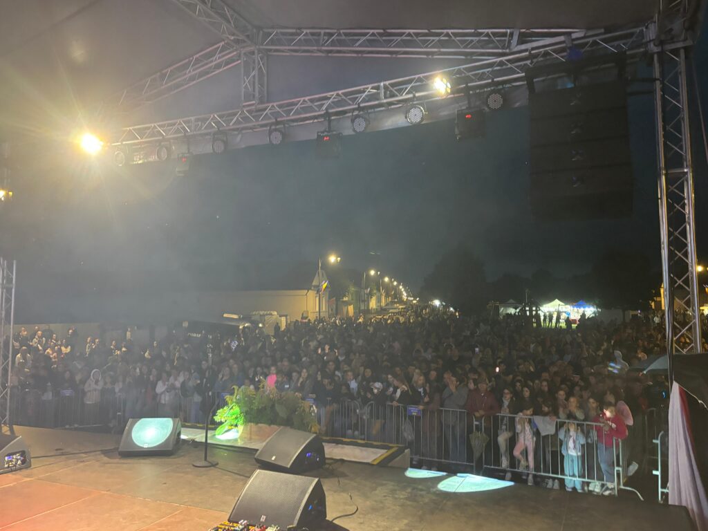 Așa a fost la Festivalul „Cavalerii Teutoni se întorc în Cetatea Feldioara”. Mii de oameni la concertul Irinei Rimes (VIDEO și GALERIE FOTO) 4 IMG 20250901 WA0017