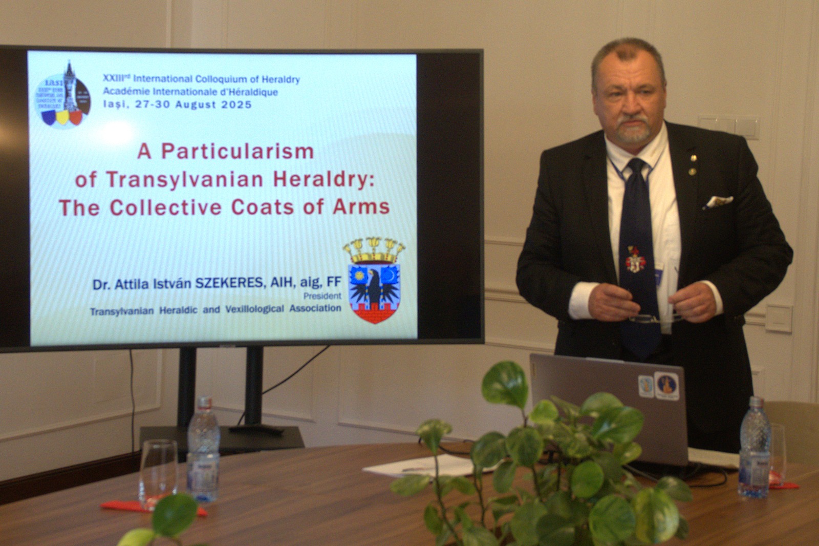 Asociația de Heraldică și Vexilologie din Transilvania a organizat o expoziție dedicată artistului Keöpeczi Sebestyén József 1 PHOTO 2025 09 01 09 18 23