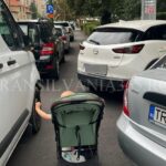 FOTO. Dezastru pe trotuarele din Brașov! Mașini parcate ilegal, pietoni în pericol, poliția lipsește 1 masini parcate aiurea 5