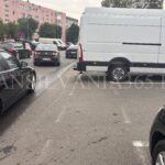 FOTO. Dezastru pe trotuarele din Brașov! Mașini parcate ilegal, pietoni în pericol, poliția lipsește 3 masini parcate aiurea3