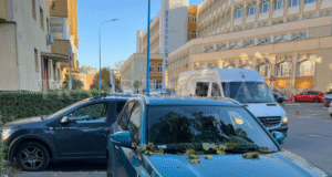 Brașov, orașul fără trotuare: mașinile au prioritate, pietonii deloc