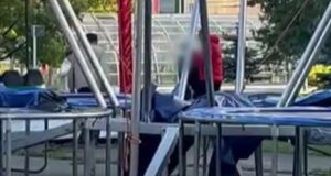 Copil de 13 ani, tăiat cu secera de paznicul unui parc de distracții din Brașov