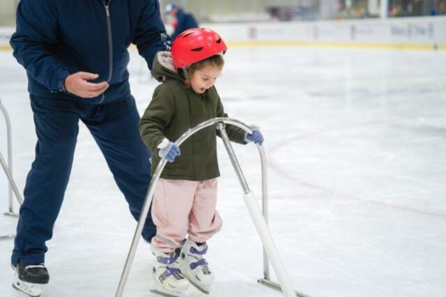 Lansare-program-cursuri-de-initiere-in-patinaj-Fundatia-Tiriac-2-uai-720x480