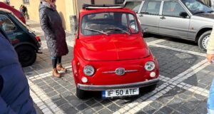 Retroparada Toamnei 2025 a umplut Piața Sfatului din Brașov: bijuterii pe patru roți admirate de mii de oameni(VIDEO, FOTO)