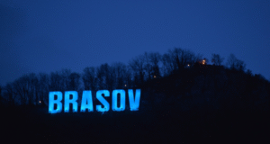 Parada studenților și Tâmpa iluminată în albastru, la aniversarea a 25 de ani de Uniunea Studenților din România
