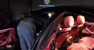 Flagrantul de la Brașov se lasă cu arestări! Doi bărbați, 30 de zile după gratii, mașini de lux sechestrate