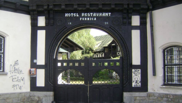 hotel furnica