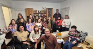 Copiii din Brașov au strâns peste 8.000 de euro la colindat. Inițiativa civică a lui Radu Paul continuă pentru al cincilea an consecutiv
