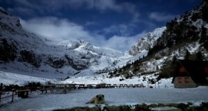 FOTO Iarnă de basm în Bucegi și Valea Mălăiești. Imagini spectaculoase surprinse de Salvamont Brașov