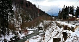 Taluzul căii ferate București-Brașov, în pericol