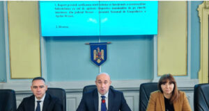Sinecuri pe bandă rulantă: de ce plătim doi subprefecți și secretari inventați din bani publici