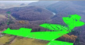 Teren intravilan de 18,6 hectare, scos la vânzare la ieșirea din Codlea, cu acces direct din DN1 și panoramă spre Muntele Măgura
