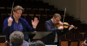 Maestrul Anton Shaburov va conduce un concert simfonic de excepție la Brașov
