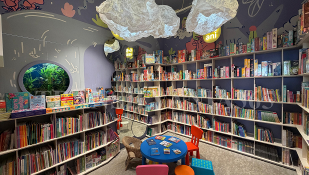 VIDEO. „Antreprenori faini la Brașov” în lumea Libris. De la rafturile librăriei Șt. O. Iosif la primul librar AI din România 4 Libris 7