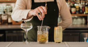Un local din Sfântu Gheorghe, închis de Primăriei pentru că servea alcool minorilor