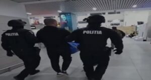 VIDEO. Bărbat extrădat din Elveția, direct în arestul IPJ Brașov. Violență și agresiune sexuală, doar câteva din acuzații