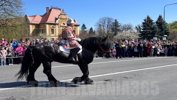 VIDEO, FOTO Sărbătoare în Brașov: Junii au coborât în Cetate! 3 juni1