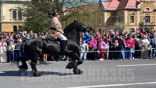 VIDEO, FOTO Sărbătoare în Brașov: Junii au coborât în Cetate! 2 juni3