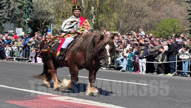 VIDEO, FOTO Sărbătoare în Brașov: Junii au coborât în Cetate! 5 juni5