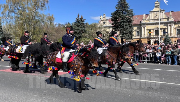 VIDEO, FOTO Sărbătoare în Brașov: Junii au coborât în Cetate! 6 juni6