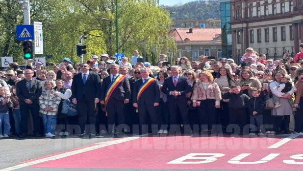 VIDEO, FOTO Sărbătoare în Brașov: Junii au coborât în Cetate! 7 juni7
